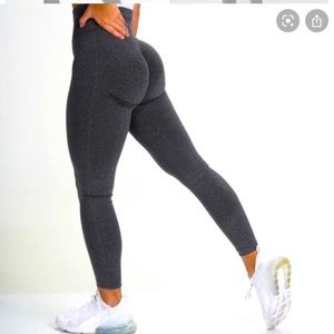 NVGTN seamless leggings in black speckle SM